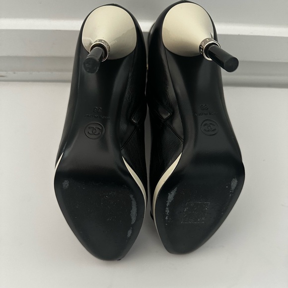 CHANEL CC Karl Lagerfeld Black Captoe Patent Ankle Heel Booties Boots 38 - Picture 6 of 10
